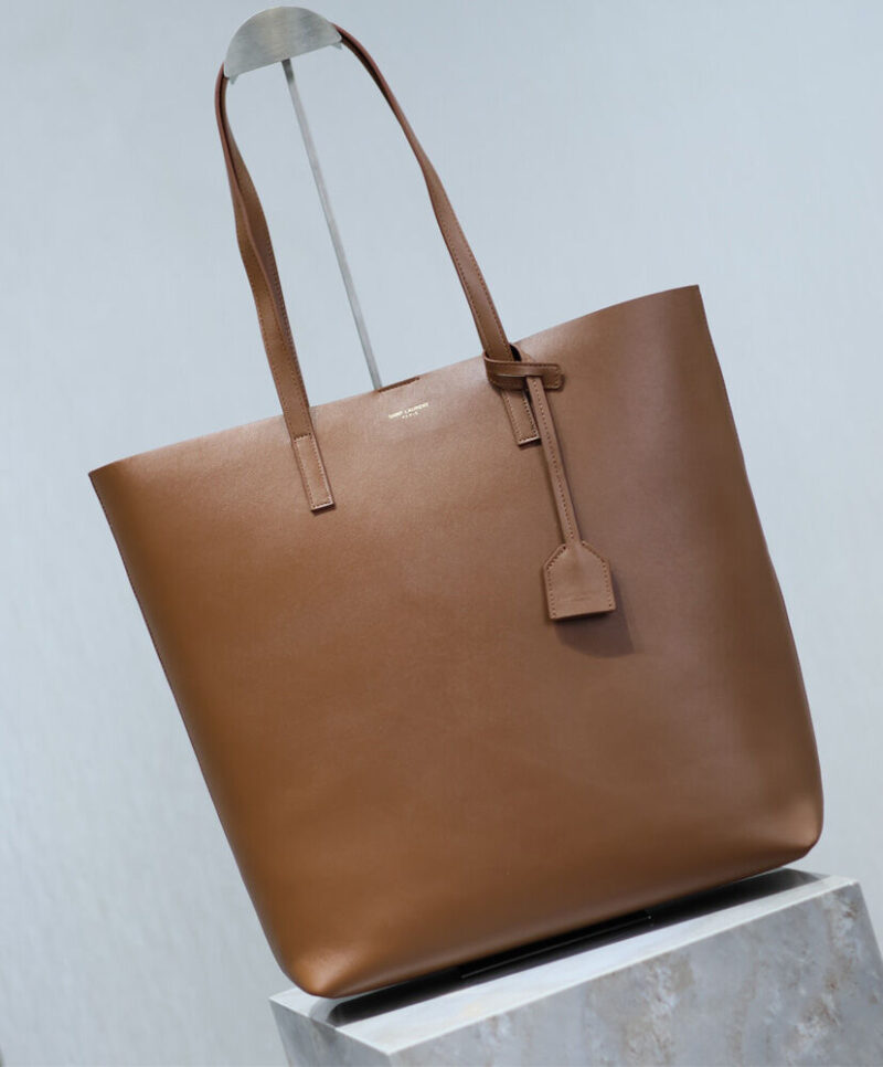 Saint Laurent Shopping Saint Laurent In Leather